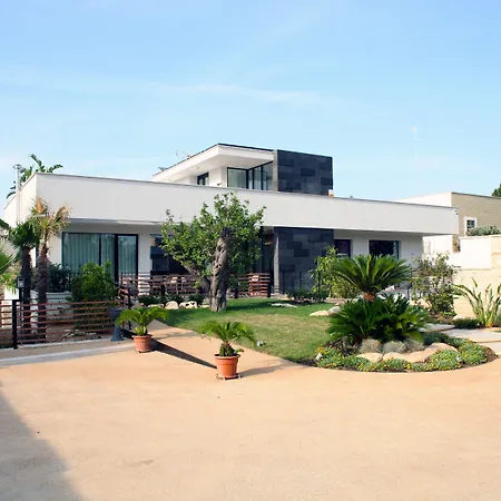 Pina Bed & Breakfast 4*