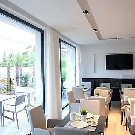 Pina Couette-café 4*