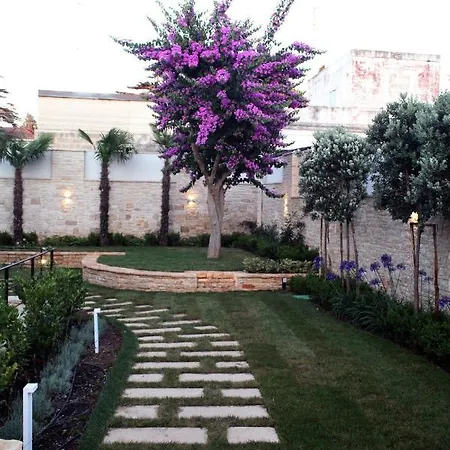 住宿加早餐酒店 Pina 4*